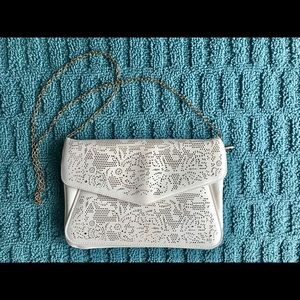 CUTE FRANCESCA’S CLUTCH - White Faux Leather